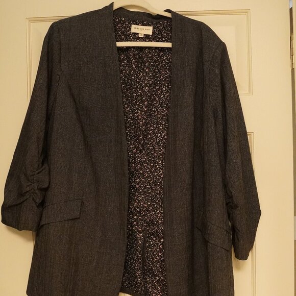Skies Are Blue Jackets & Blazers - Skies Are Blue Curvy Open Front Blazer 2X Charcoal Ruched Sleeve Floral Lined